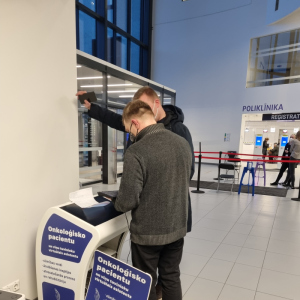 Tūlīt tiks ievadīta nepieciešamā informācija, lai savienotu ar internetu, jo informāciju no asistenta katrs var nosūtīt sev uz e-pastu, vai arī izdrukāt uz vietas.
