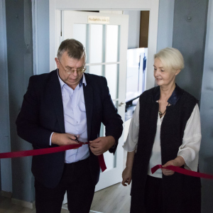 Jēkabpils novada domes priekšsēdētāja vietnieks Aivars Vanags un Dzīvības koka vadītāja Gunita Berķe