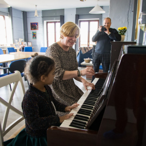 Atklāšana, mūsu mūzikas terapeite Iveta Škraba un Adriāna
